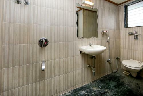 Lucky Hotel Goregaon