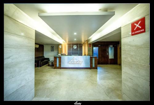 Lucky Hotel Goregaon