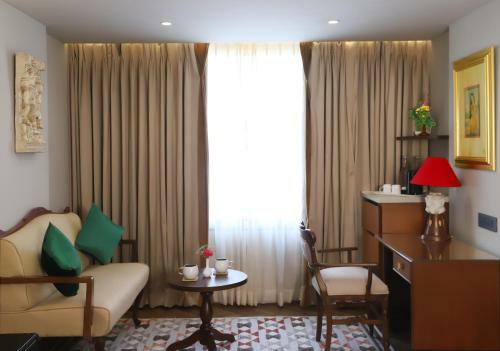 Hotel The Ambassador