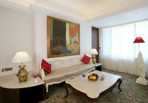 Hotel The Ambassador