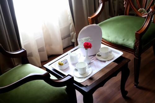 Hotel The Ambassador