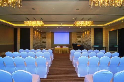 Hotel Sarovar Grand Hometel