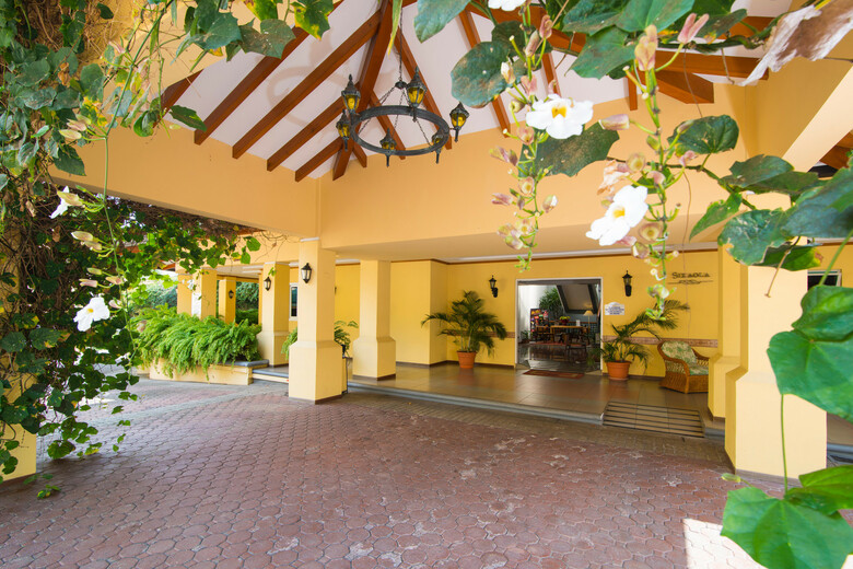 Hotel Apartotel & Suites Villas Del R�o