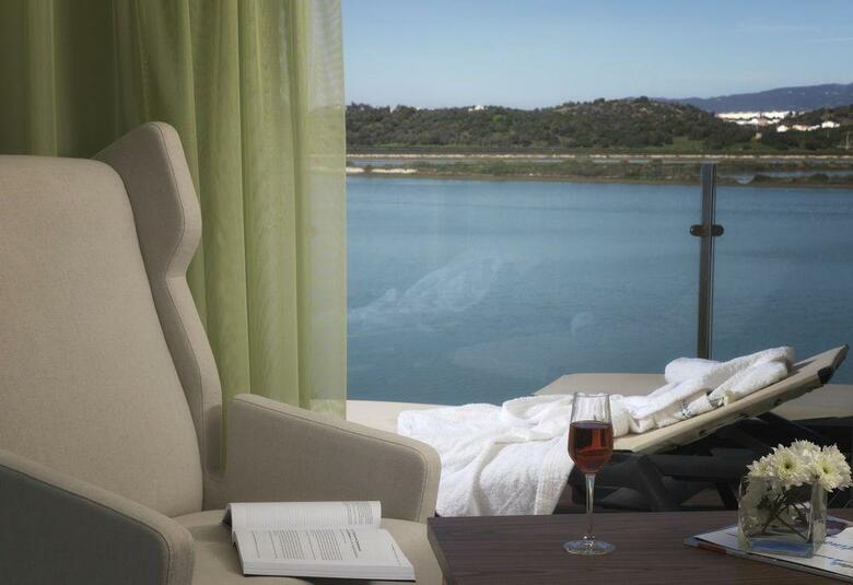 �gua Hotels Riverside