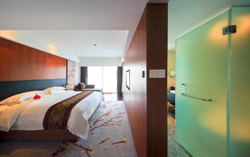 Baiyun Lakeside Hotel