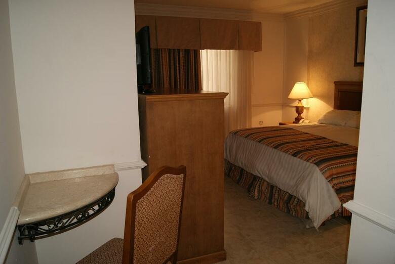 Hotel Savoy Express Torre�n