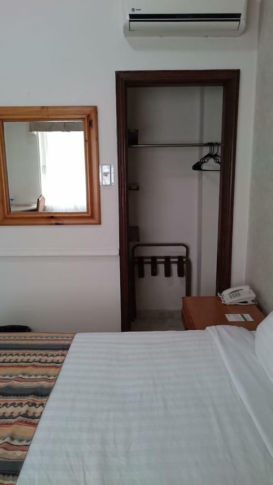 Hotel Savoy Express Torre�n