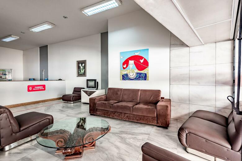Oyo Cannes Palace Hotel