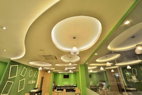 Hotel Zodiak@mtharyono