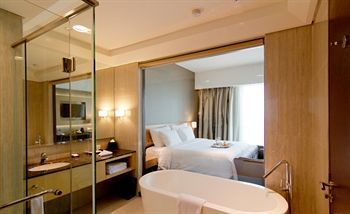 Js Luwansa Hotel & Convention Center