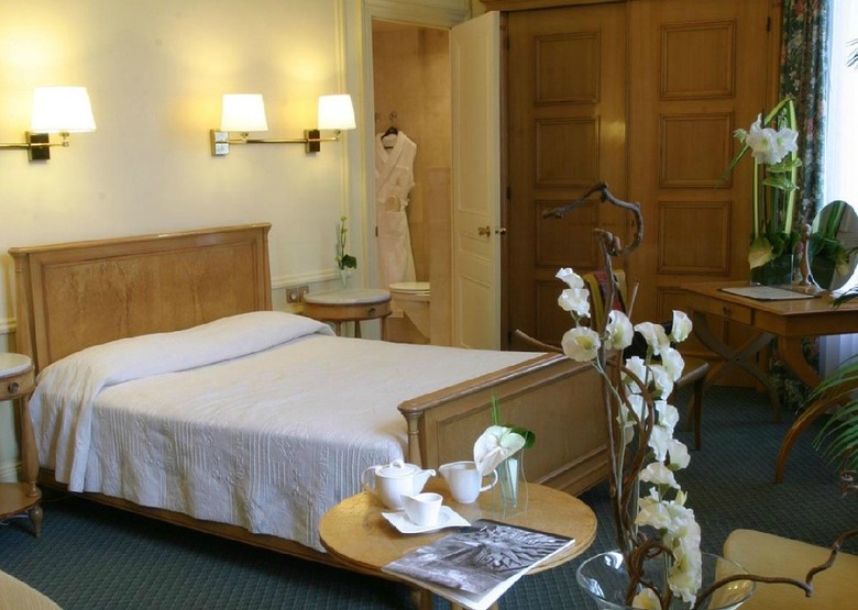 B4 Grand Hotel