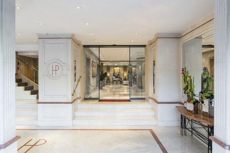 Hotel B4 Plaza