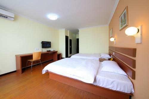 Bao Li Feng Hotel