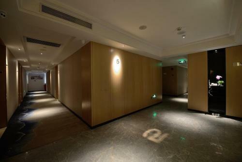 Guangzhou Xuelong Hotel
