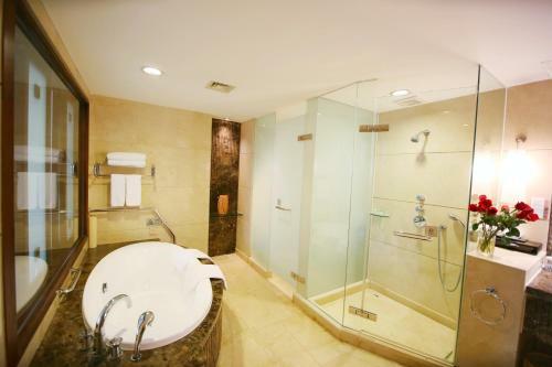 Dong Fang Hotel Guangzhou