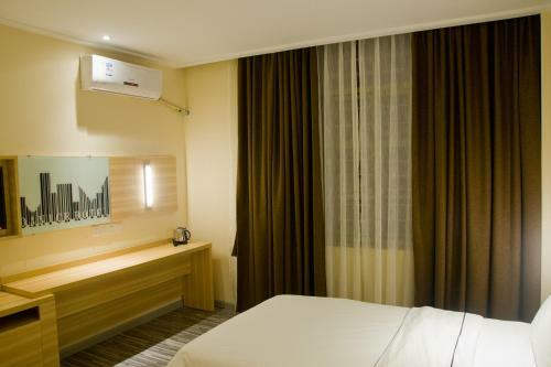 Denise Hotel(shangxiajiu Branch)
