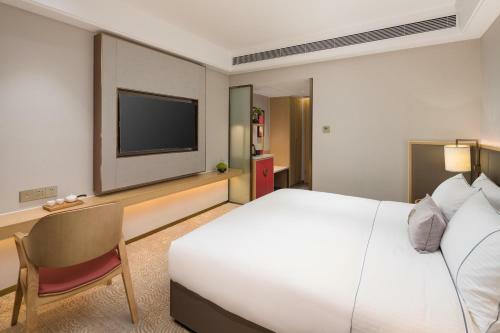 Lucky Holiday Hotel
