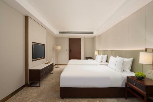 Lucky Holiday Hotel