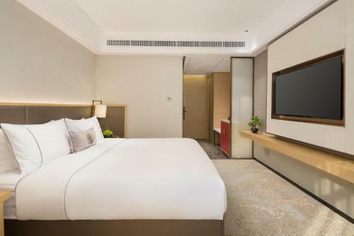 Lucky Holiday Hotel