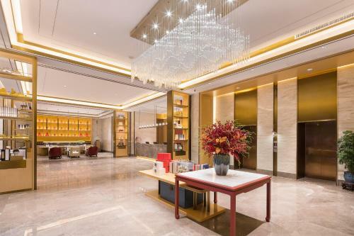 Lucky Holiday Hotel