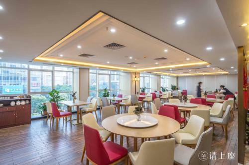 Lucky Holiday Hotel