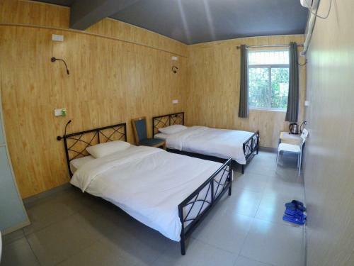 Catalpa Garden Youth Hostel