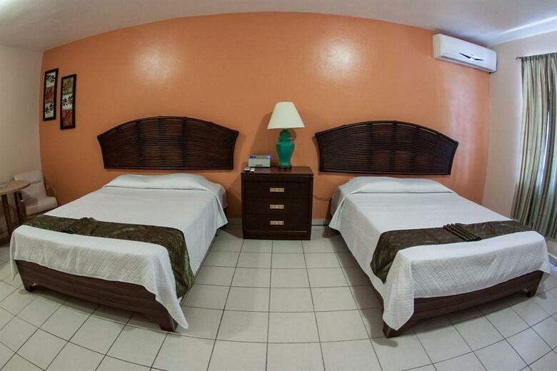 Hotel Parador Combate Beach