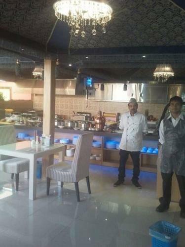 Al Farhan Hotel Suites (al Salam)