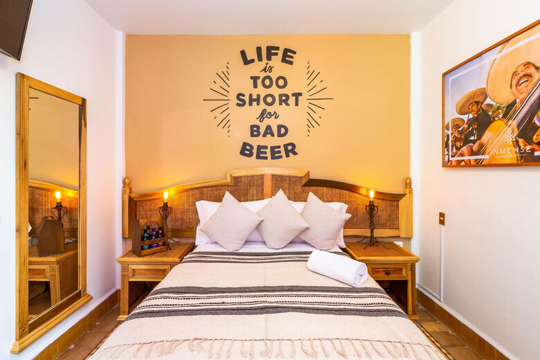 Mala Vecindad Beer Hotel