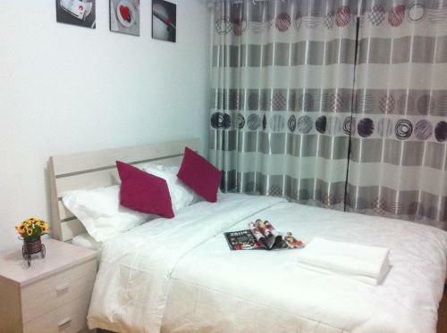 Shengang Apartment Dongmen Branch