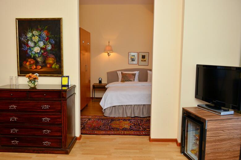 Betsy's Hotel