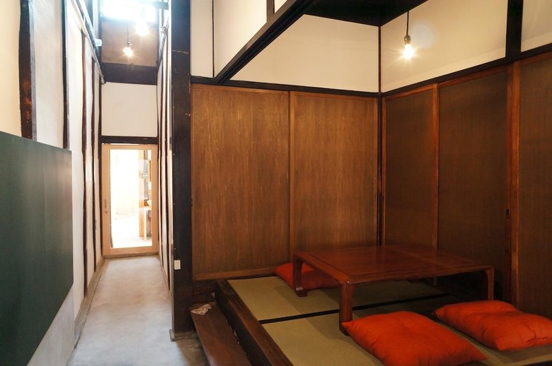 Albergue Itoya Stand Guesthouse