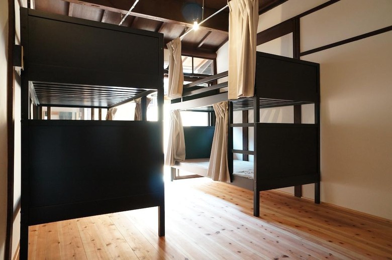 Albergue Itoya Stand Guesthouse