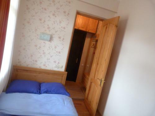 Hostal Guest House Gamardjoba