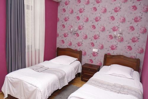 Hostal Guest House Gamardjoba