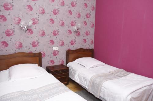 Hostal Guest House Gamardjoba