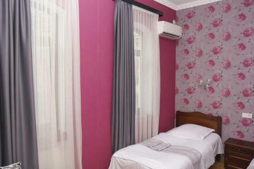 Hostal Guest House Gamardjoba