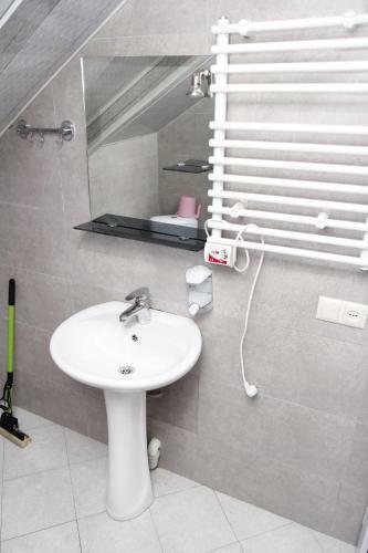 Hostal Guest House Gamardjoba