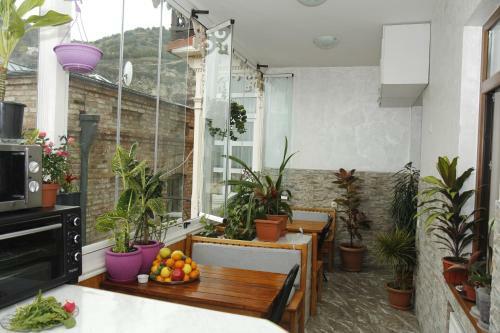Hostal Guest House Gamardjoba