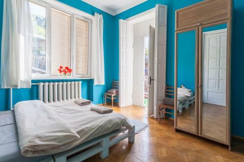 M42 Hostel