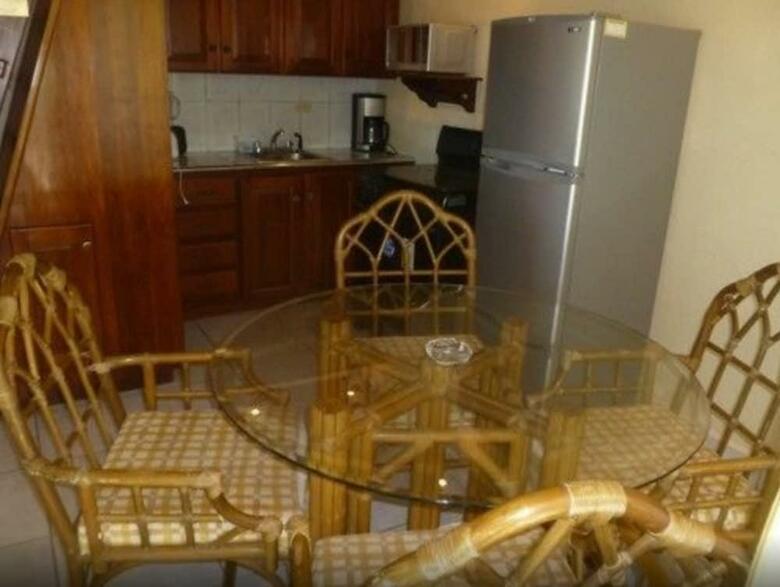 Fosters West Bay Garden View Studio Doble