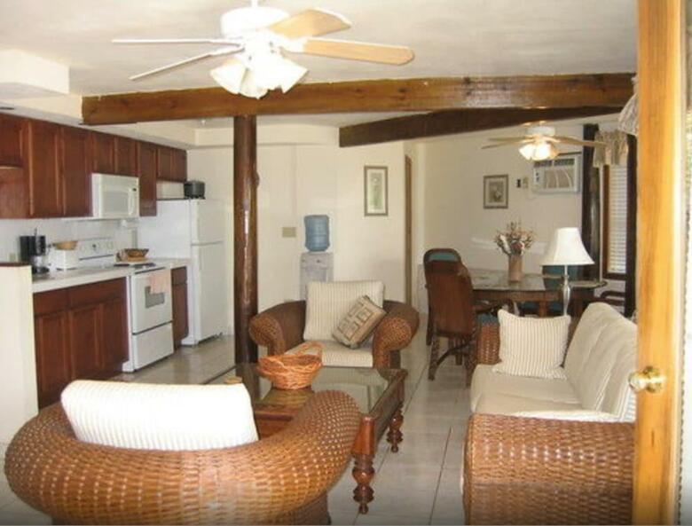 Fosters West Bay Garden View Studio Doble