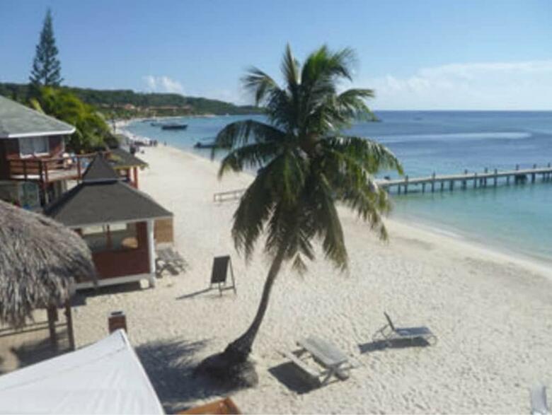Fosters West Bay Garden View Studio Doble