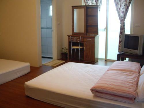 Bed & Breakfast Travelers Home