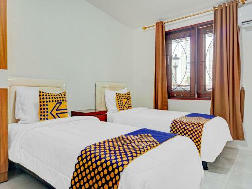 Hotel Spot On 90295 Simprug Residence