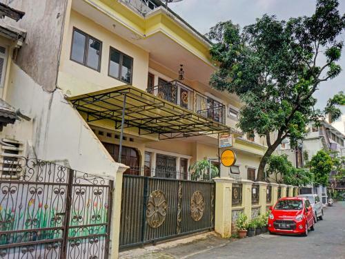 Hotel Spot On 90295 Simprug Residence