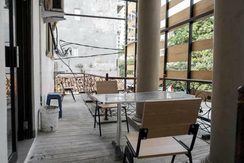 Hotel Reddoorz Plus Near Taman Anggrek Mall