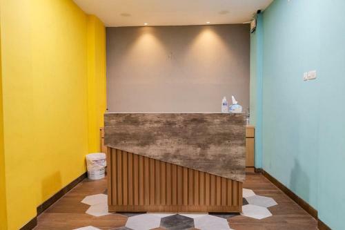 Hotel Reddoorz Plus Near Taman Anggrek Mall