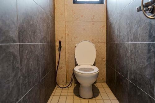 Hotel Reddoorz Plus Near Taman Anggrek Mall
