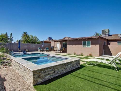 Old Town Scottsdale Home With Backyard Oasis
